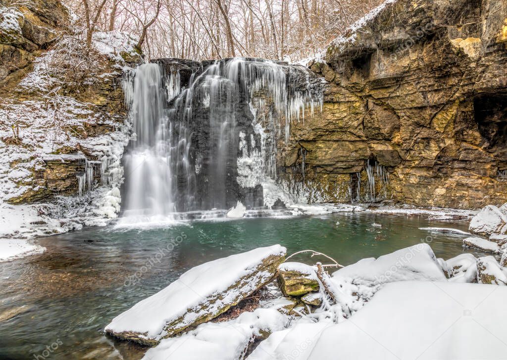 Hayden Run Falls, una cascada aislada en Columbus, Ohio, está rodeada
