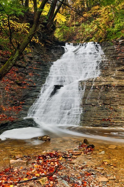 Buttermilk Falls i höst — Stockfoto