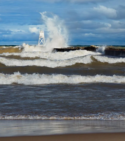 Grandes olas en Grand Marais — Foto de Stock