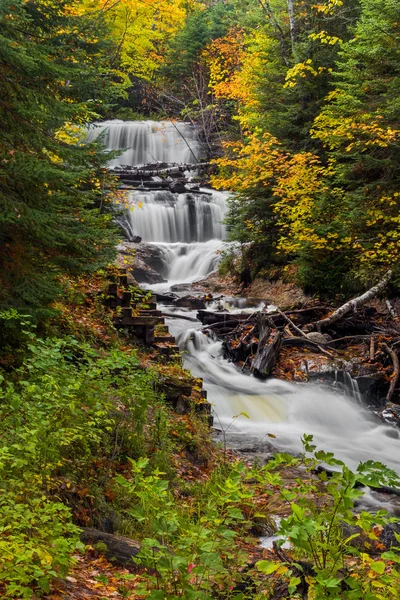 Sable Falls op afgebeeld Rocks — Stockfoto