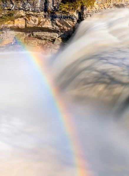 Wasserfall-Regenbogen — Stockfoto