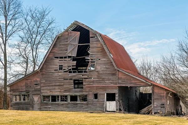 Falling Down schuur — Stockfoto