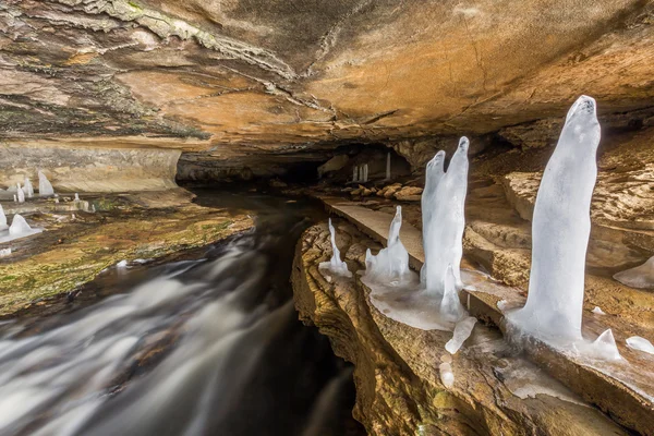 Grotta di ghiaccio — Foto Stock