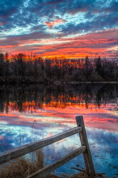 Sundown Pond and Fence — Stock Photo, Image