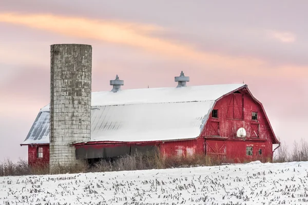 Winter Barn at Sundown — Stock Photo, Image