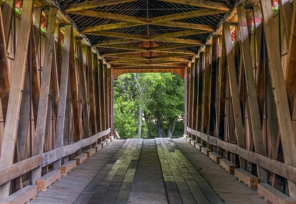 James cubierto puente interior —  Fotos de Stock