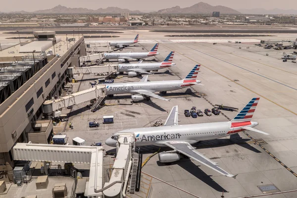 American Airlines parcheggiata all'aeroporto Phoenix SkyHarbor. 28 maggio 2016 . — Foto Stock