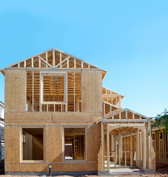 Nieuwe woning in aanbouw - houten frame — Stockfoto