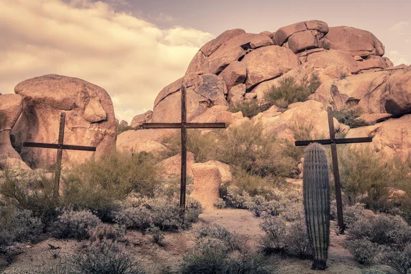 Crosses in desert boulder location - Spiritual religious worship — Stock Photo, Image