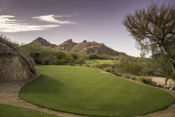 Campo de golfe paisagem deserto montanha vista panorâmica — Fotografia de Stock