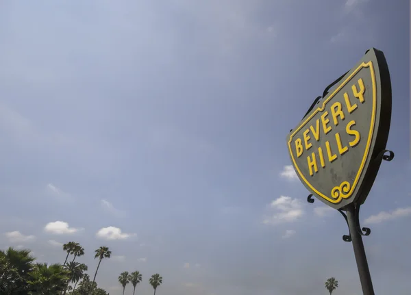 Beverly Hills,CA,USA June 2nd, 2015 The iconic street sign of Beverly Hills in Los Angeles, — Stock Photo, Image