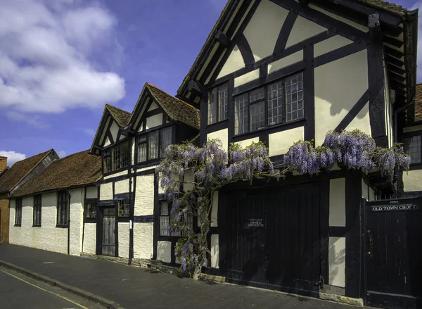 Stratford na Avon, Anglie květen 3rd 2015 tudorovské chata architektura styl v Shakespeare birthplace, Stratford na Avon. — Stock fotografie