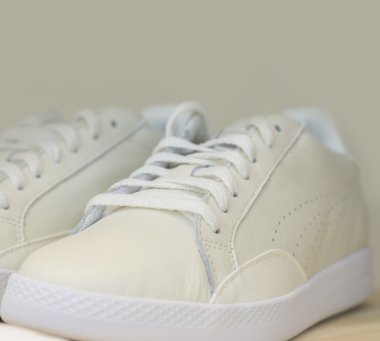 Beyaz dantel spor ayakkabı eğitmenler Pompalar