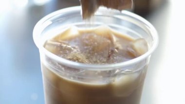 Video buz kahve şeker ile görev yaptı ve daha sonra karıştırılır