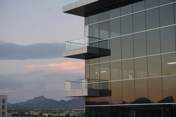 Kontorsbyggnad med magnifik utsikt — Stockfoto