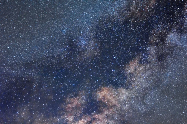Closeup Samanyolunun gece gökyüzü arka plan üzerinde — Stok fotoğraf