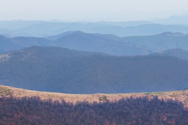 Mavi sis zincire dağ