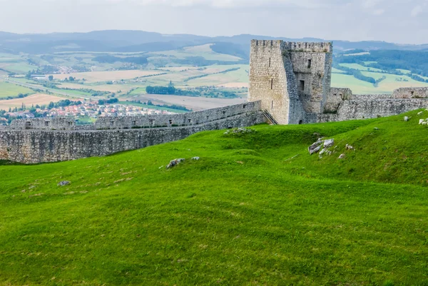 Gamla medeltida slottsruin, spiss castle — Stockfoto