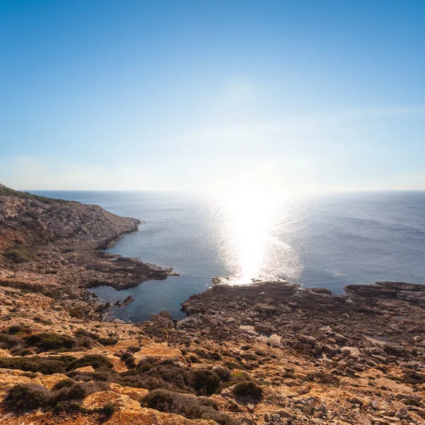 Teplé slunečné záliv Středozemního moře — Stock fotografie