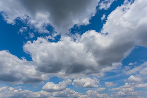 Indah langit biru berawan latar belakang — Stok Foto