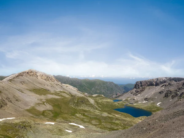 Meseta de montaña verde en el verano — Foto de Stock