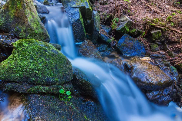 Closeup beautiful small waterfall — Stock Photo, Image