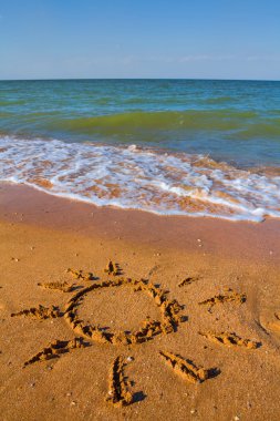 güneş sembolü bir yaz deniz kenarı