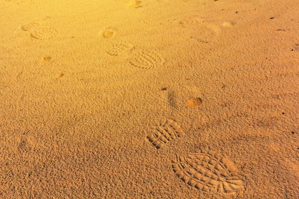 Areia vermelha em um raio de sol fundo — Fotografia de Stock