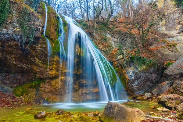 Bella cascata jur-jur autunno, Crimea ucraina — Foto Stock