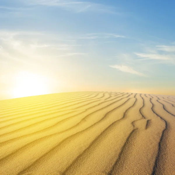 Sparkle zonsondergang over een zand woestijn — Stockfoto