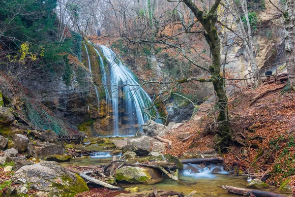 Hermosa cascada jur-jur, Crimea Ucrania — Foto de Stock