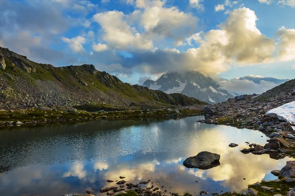 Sera montagna lago paesaggio — Foto Stock