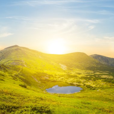 Dağ Vadisi üzerinden günbatımı