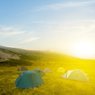 Yeşil alanlar arasında turistik kampı