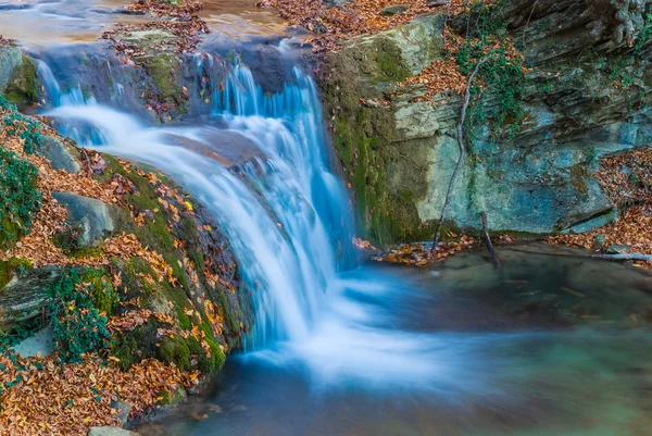 Gros plan bleu montagne cascade — Photo