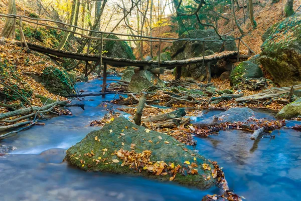 Őszi hegyi folyó jelenet — Stock Fotó