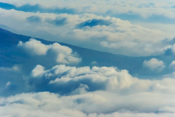 Mountain chain in a dense clouds background — Stock Photo, Image