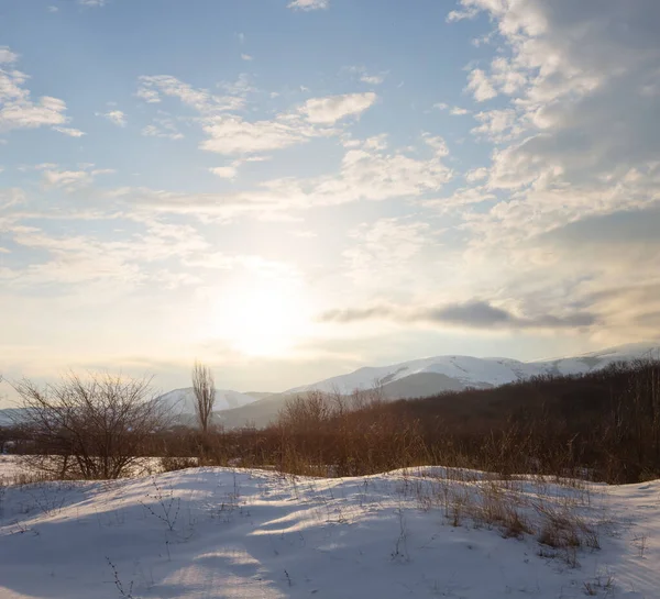 Vale Montanha Nevado Pôr Sol — Fotografia de Stock