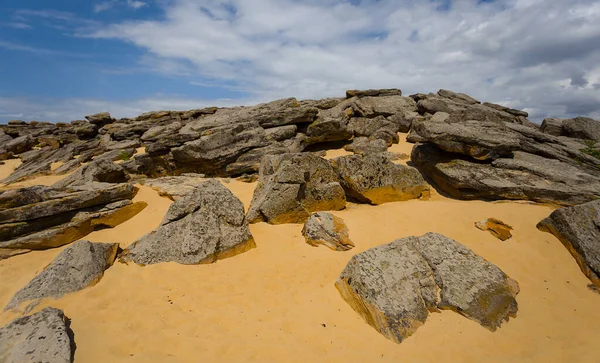 Tas Pierres Énormes Trouvent Sur Sable Paysage Désertique Pierreux — Photo