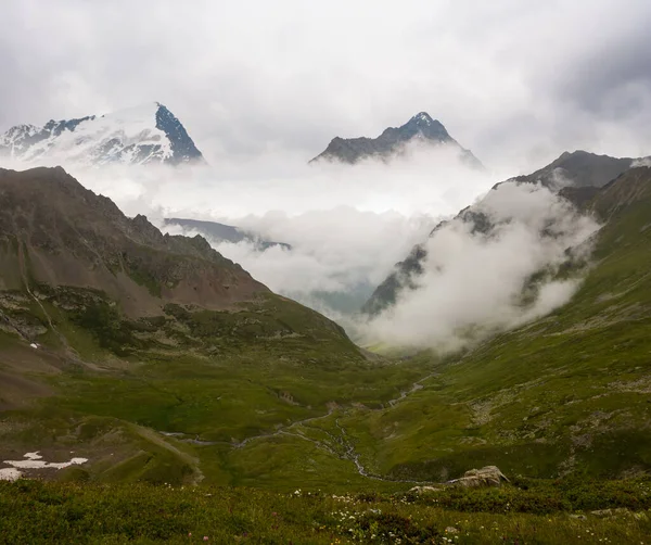 Green Mountain Valley Mist Dense Clouds — Stock Photo, Image