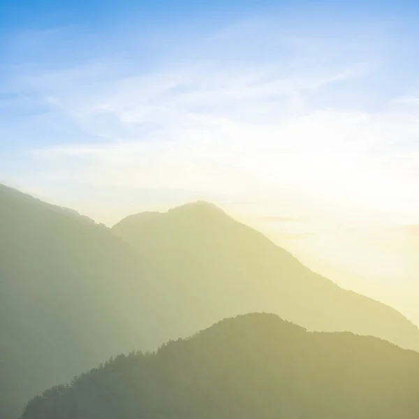 Berg Dal Morgonen Berg Soluppgång Bakgrund — Stockfoto