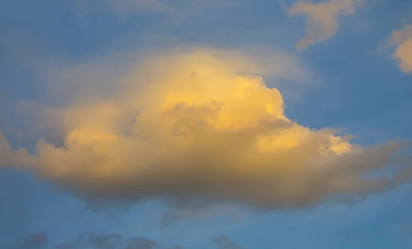 Closeup Cumulus Cloud Blue Sky Natural Background — Stok Foto