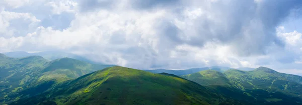 Piękny Zielony Górski Krajobraz Doliny Lato — Zdjęcie stockowe