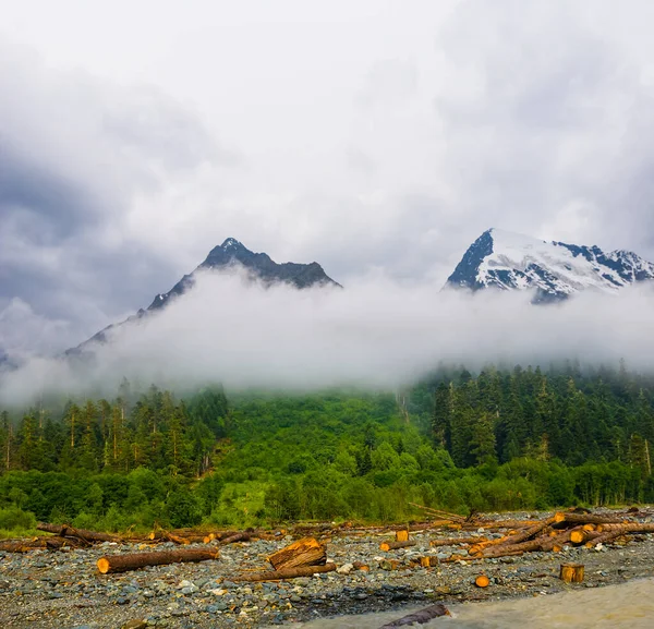 Mountain Valley Rushing River Dense Clouds — Stock Photo, Image