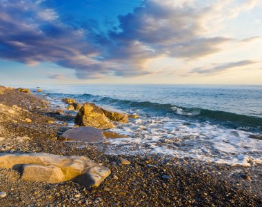 Stony Sea Bay Sahili dramatik günbatımında