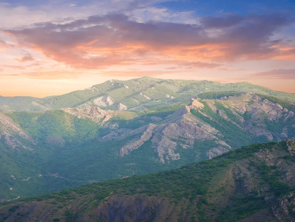 晚霞下的青山 晚霞下的山岗 — 图库照片