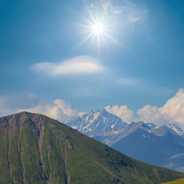 Green Mountain Ridge Sunny Day — Stok fotoğraf