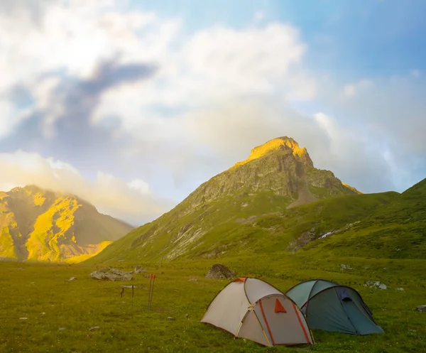 Touristic Camp Mountain Early Morning — Fotografia de Stock