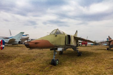 Eski uçak yerde kalır, havacılık açık hava müzesi