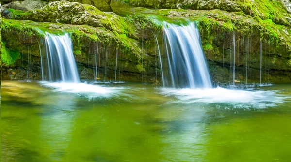 Малый Водопад Горном Ручье — стоковое фото